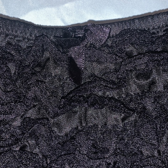 Black Ruffle Booty Shorts - Picture 6 of 7